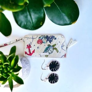 Vera Bradley turtle wristlet bag